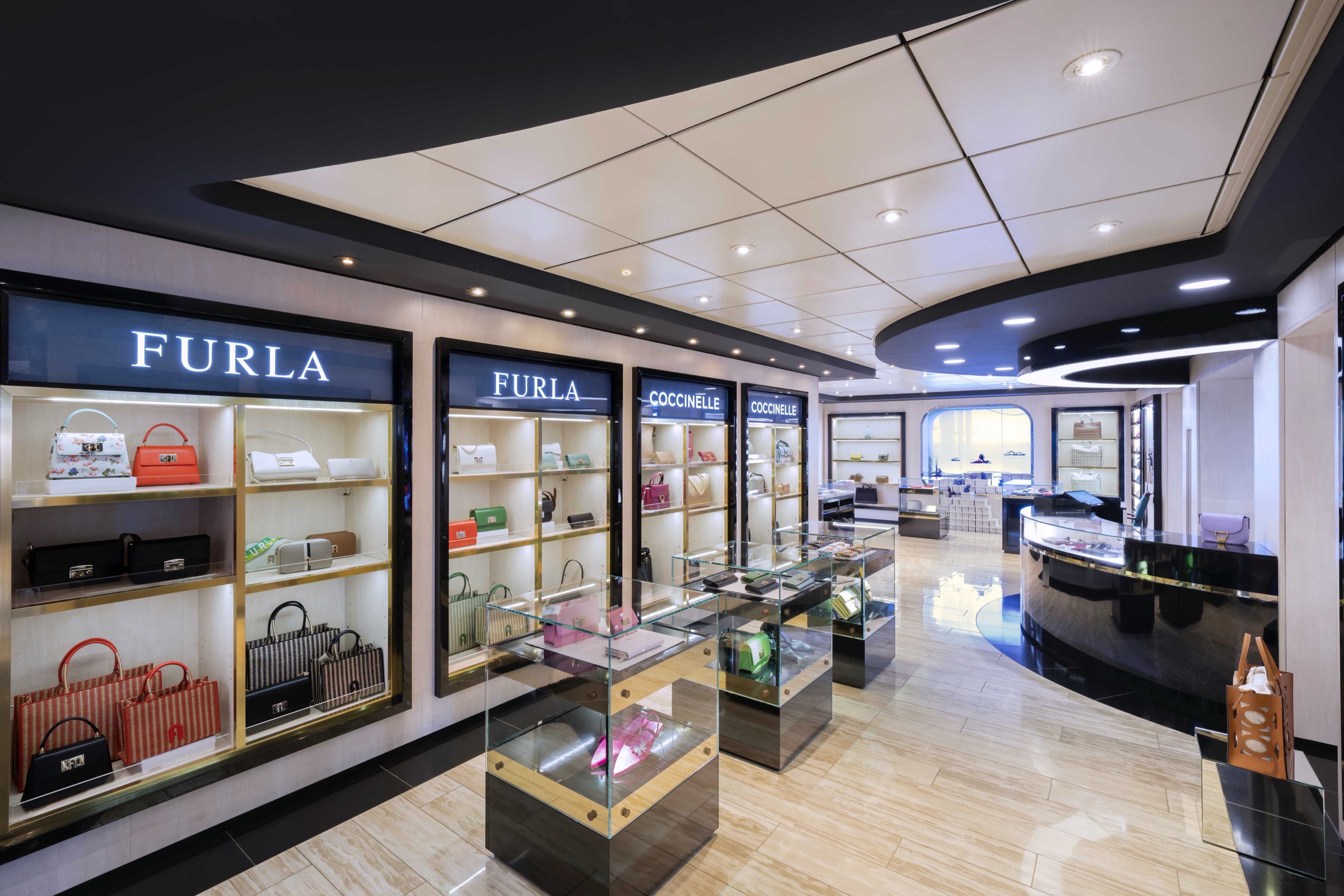 MSC Lirica - Shops